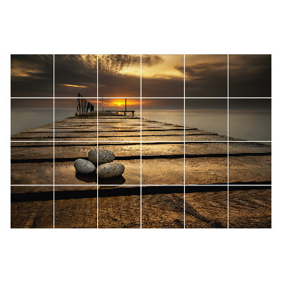 Naklejki samoprzylepne na kafelki Molo nad wodą o zachodzie