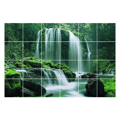 Naklejki samoprzylepne na kafelki Wodospad w bujnej dżungli