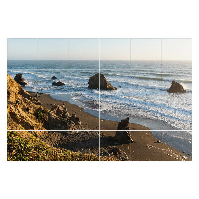 Naklejki samoprzylepne na kafelki Plaża z kamieniami i falami