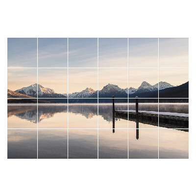 Naklejki na kafelki do kuchni Górski pejzaż nad jeziorem