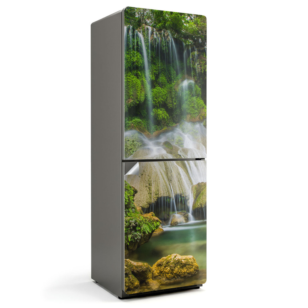 Nalepka na lodówkę Wodospad wśród roślinności