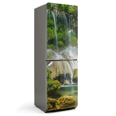 Nalepka na lodówkę Wodospad wśród roślinności