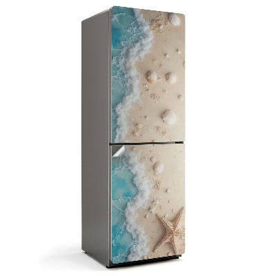 Naklejka na lodówkę Plaża z muszlami i falami