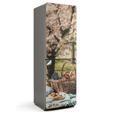 Nalepka na lodówkę Kosz piknikowy na tle drzew