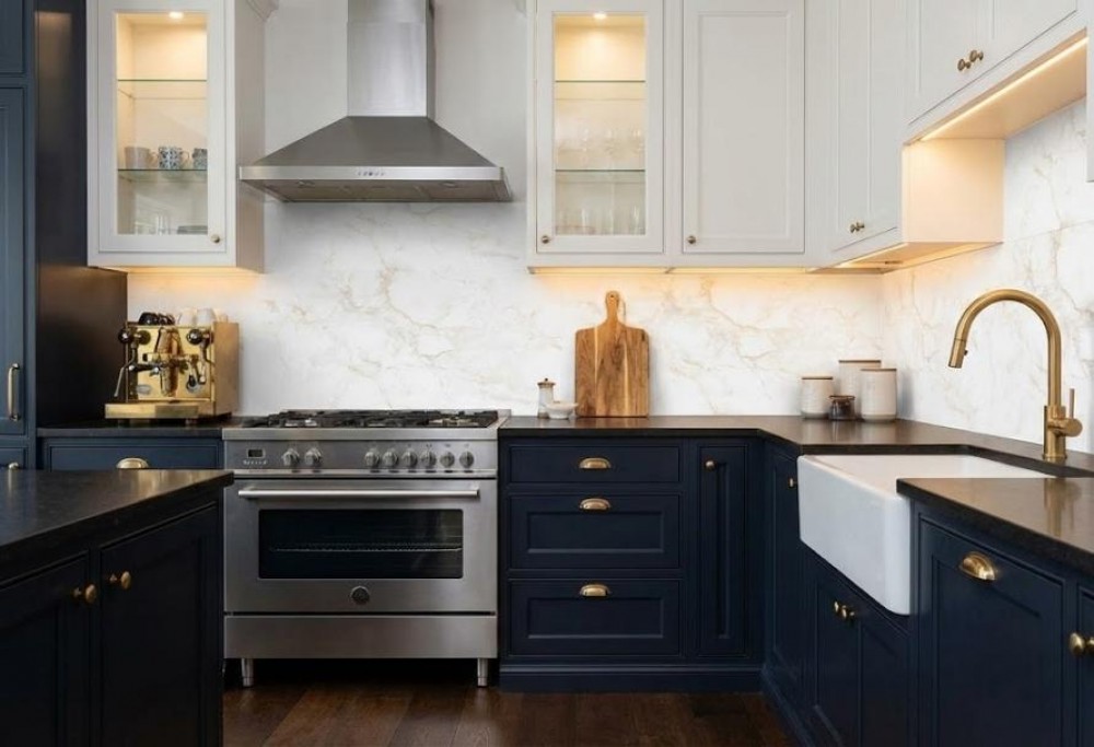 Co położyć na ściany nad blatem kuchennym?